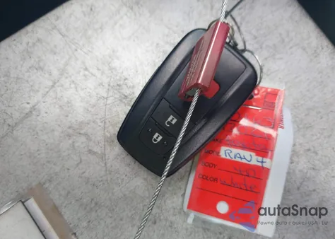 2021 Toyota Rav4 Xle z USA, uszkodzony, nr VIN 2T3W1RFV1MC136218